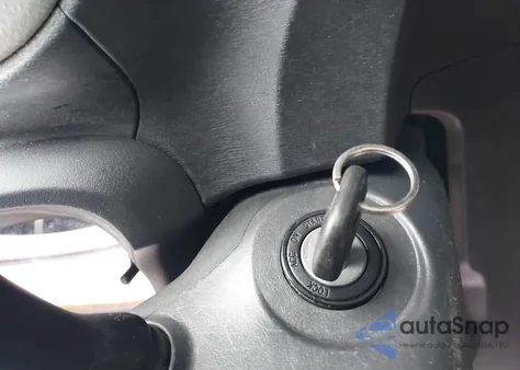 2013 Toyota Yaris Le z USA, uszkodzony, nr VIN JTDKTUD30DD546839